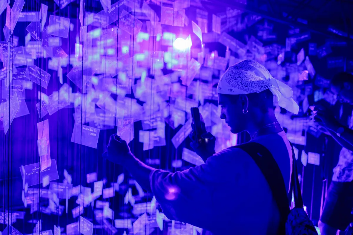 Portal Deschis la Orașul Paralel | Explorarea unui univers imersiv